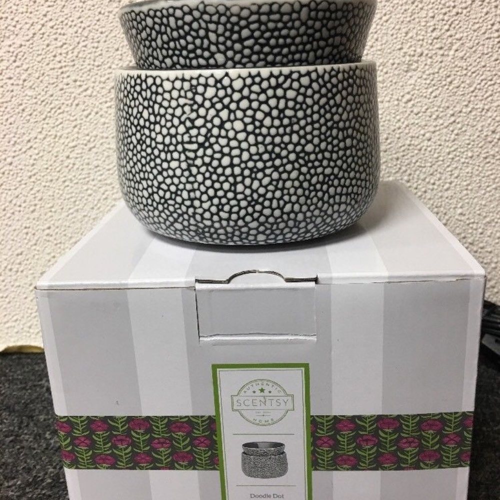 Scentsy Doodle Dot warmer